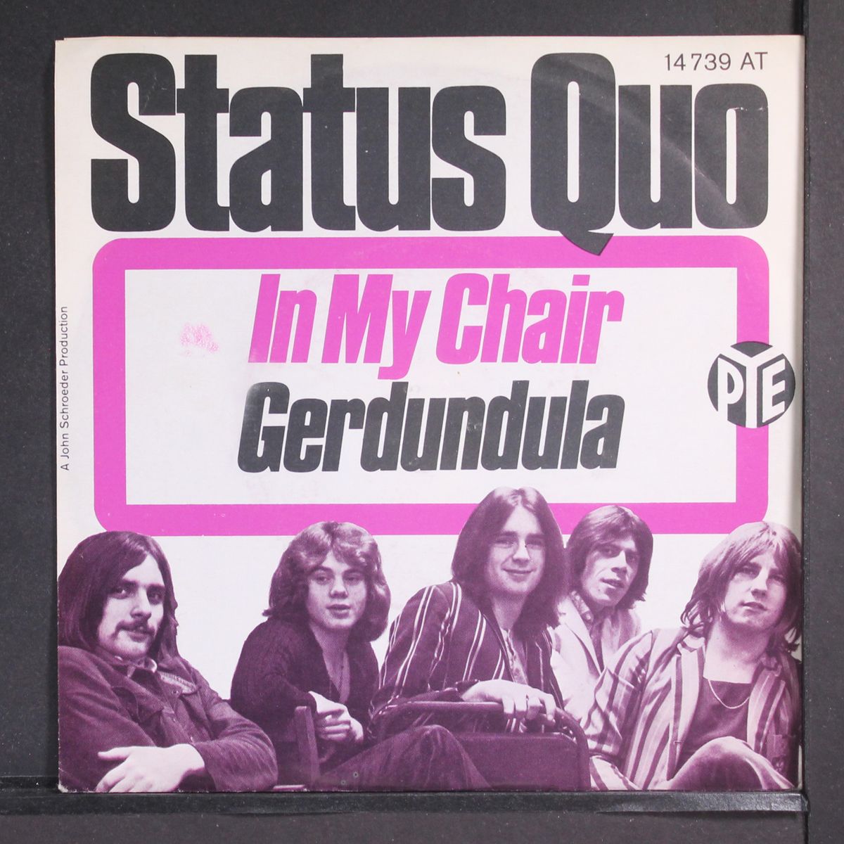 in my chair / gerdundula by STATUS QUO