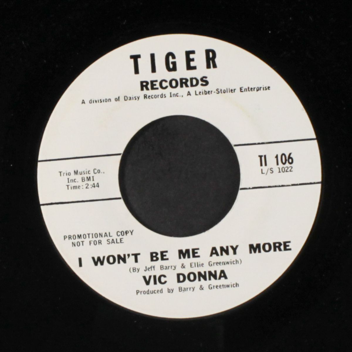 dance marie / i won't be me anymore by VIC DONNA