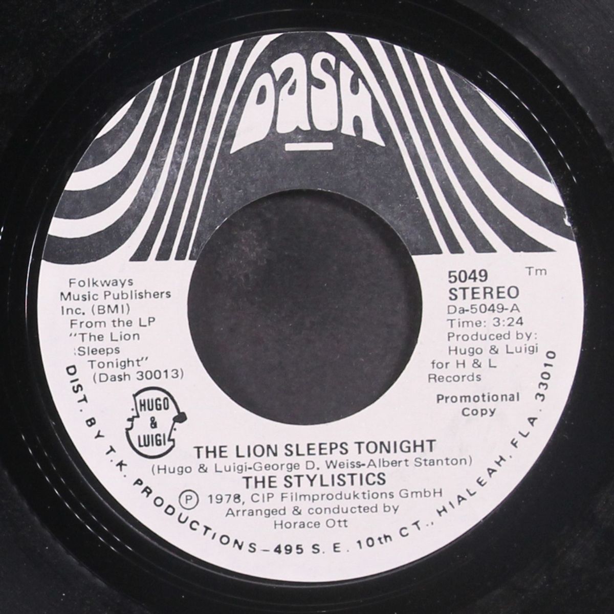 the lion sleeps tonight / same by STYLISTICS
