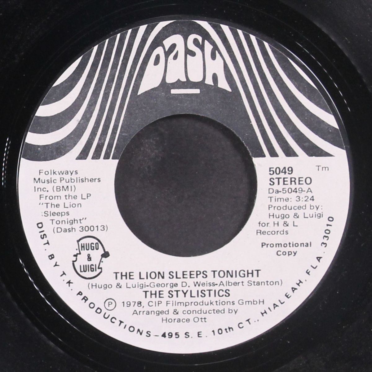 the lion sleeps tonight / same by STYLISTICS