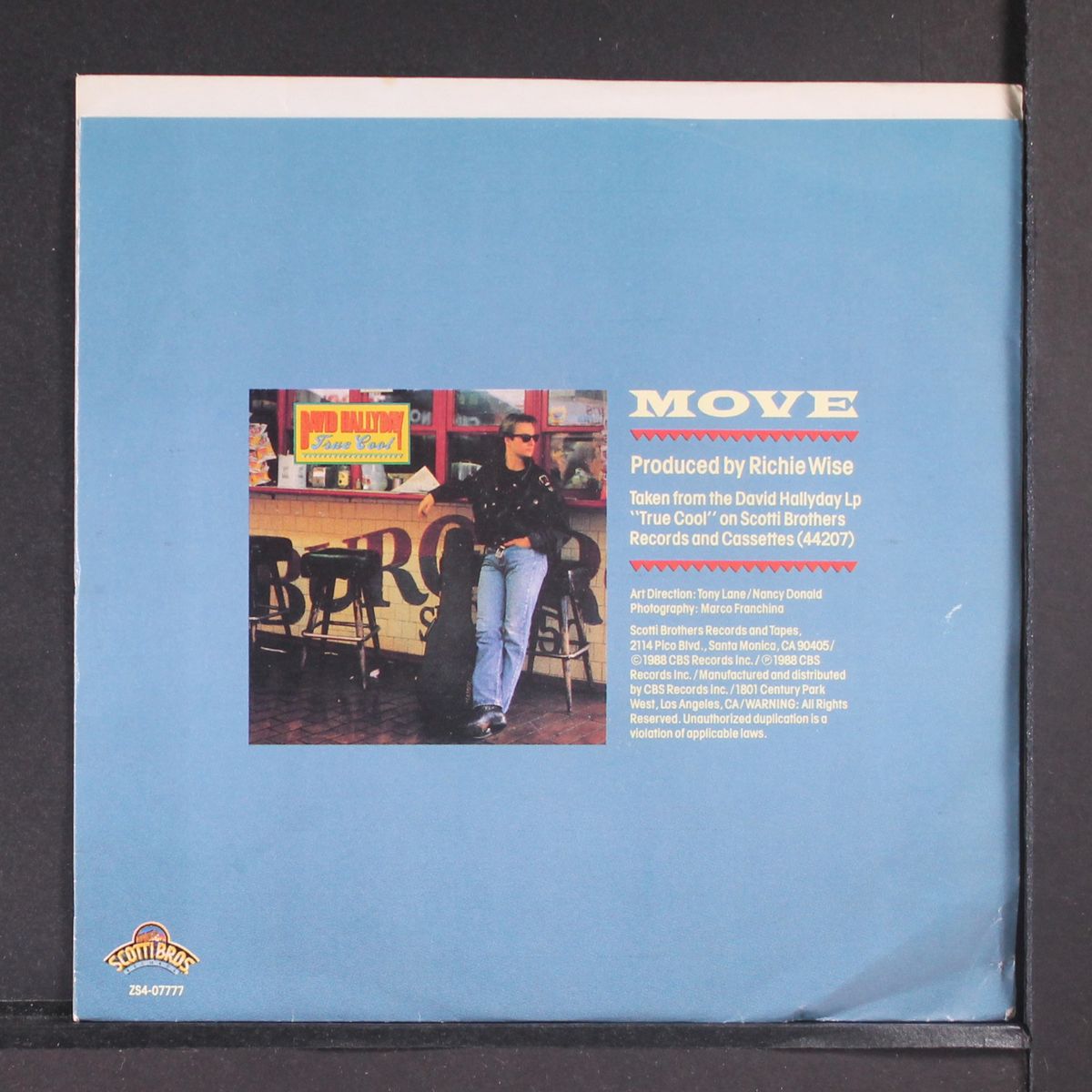 move by DAVID HALLYDAY