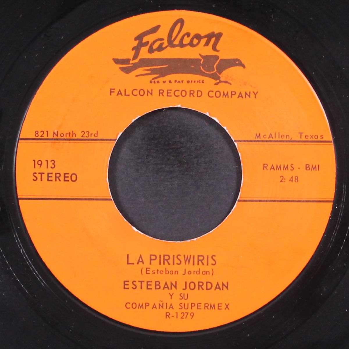 la piriswiris / monta un caballito by ESTEBAN JORDAN