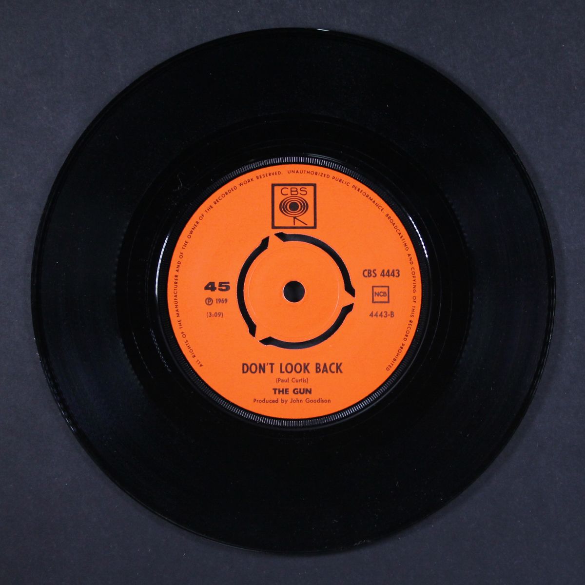 hobo / don't look back by GUN