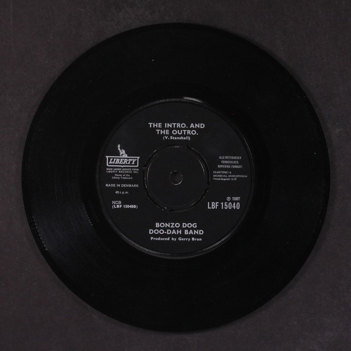 the equestrian statue / the intro & the outro by BONZO DOG DOO DAH BAND