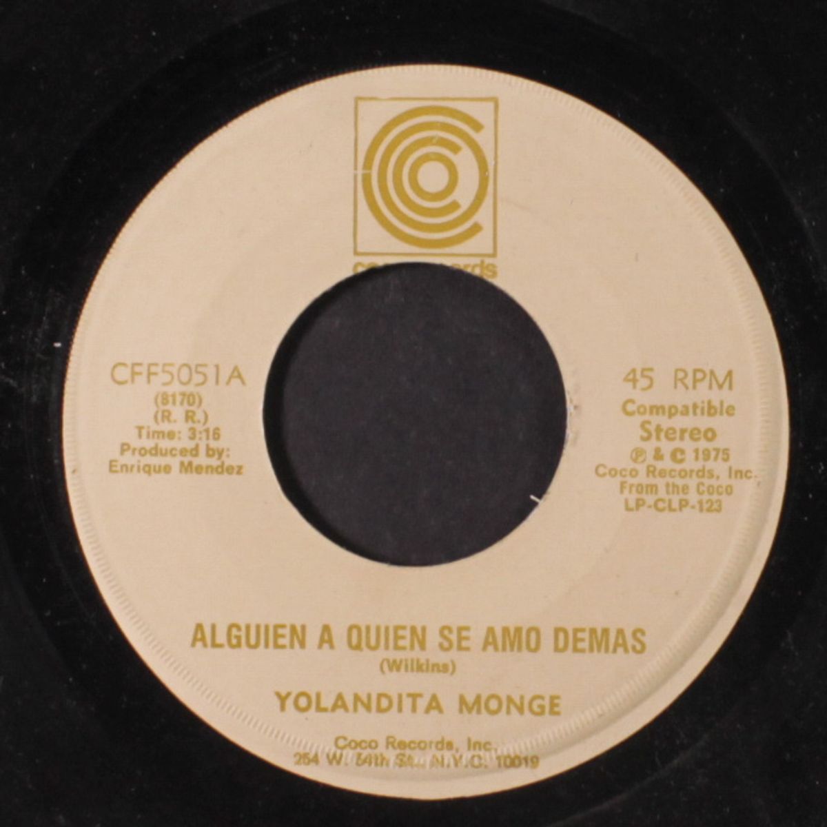 no soy lisa / alguien a quien se amo demas by YOLANDITA MONGE