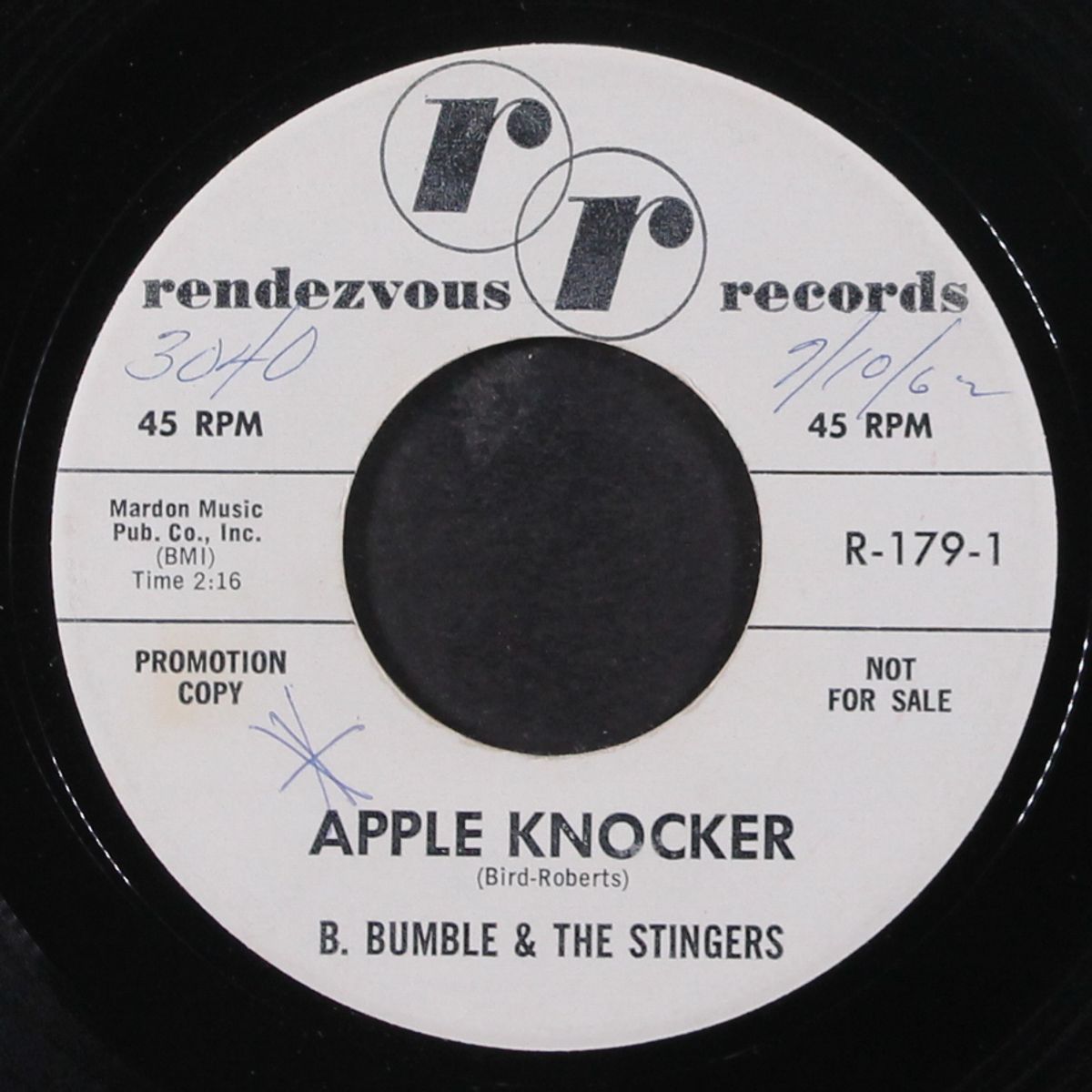 apple knocker by B. BUMBLE & STINGERS