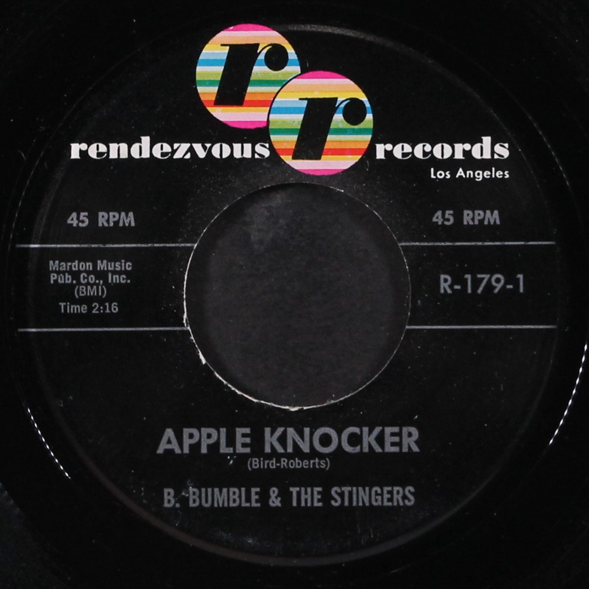 apple knocker by B. BUMBLE & STINGERS
