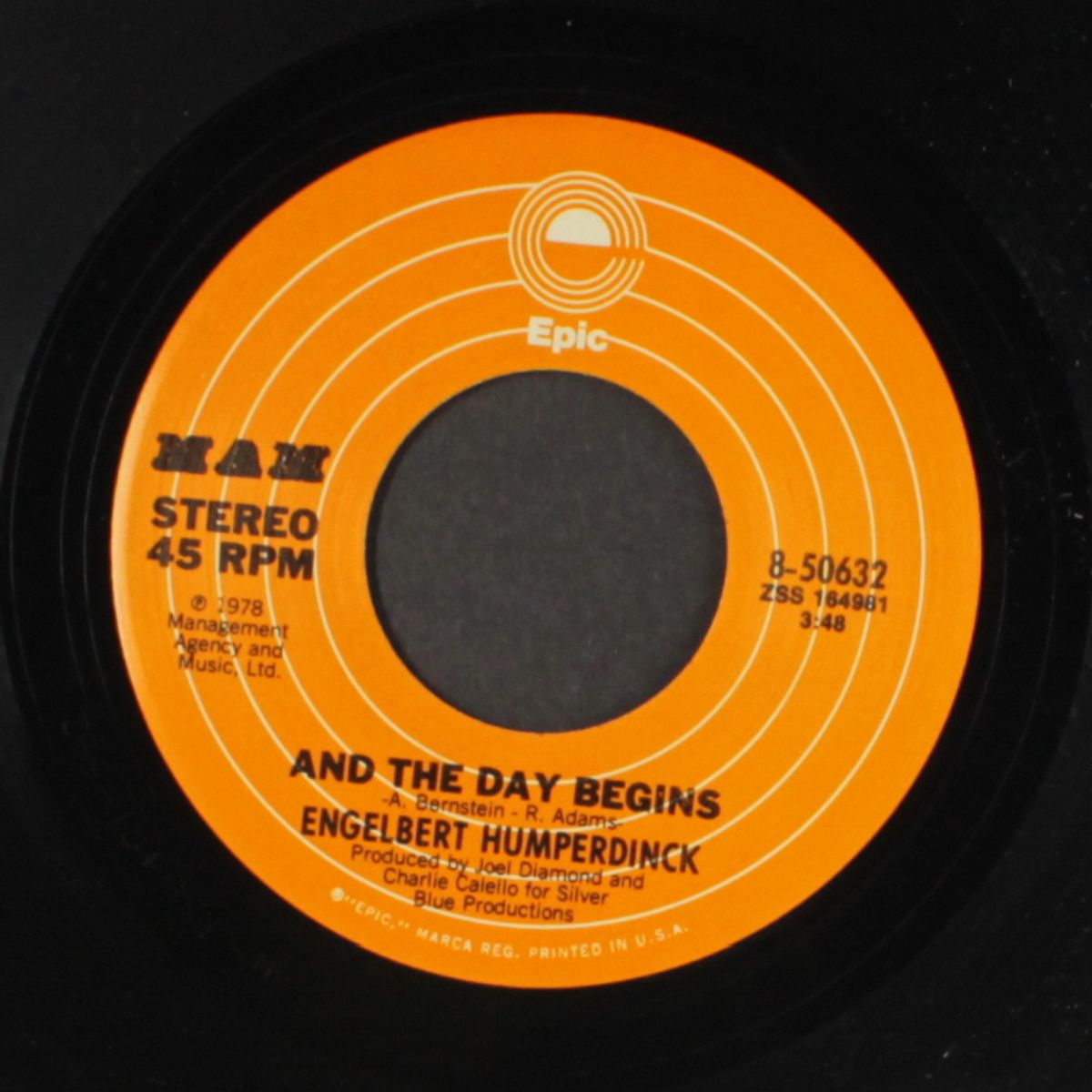 this moment in time / mono by ENGELBERT HUMPERDINCK