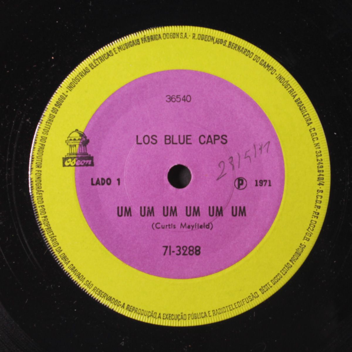 um um um um um um / dejame mirarte by LOS BLUE CAPS