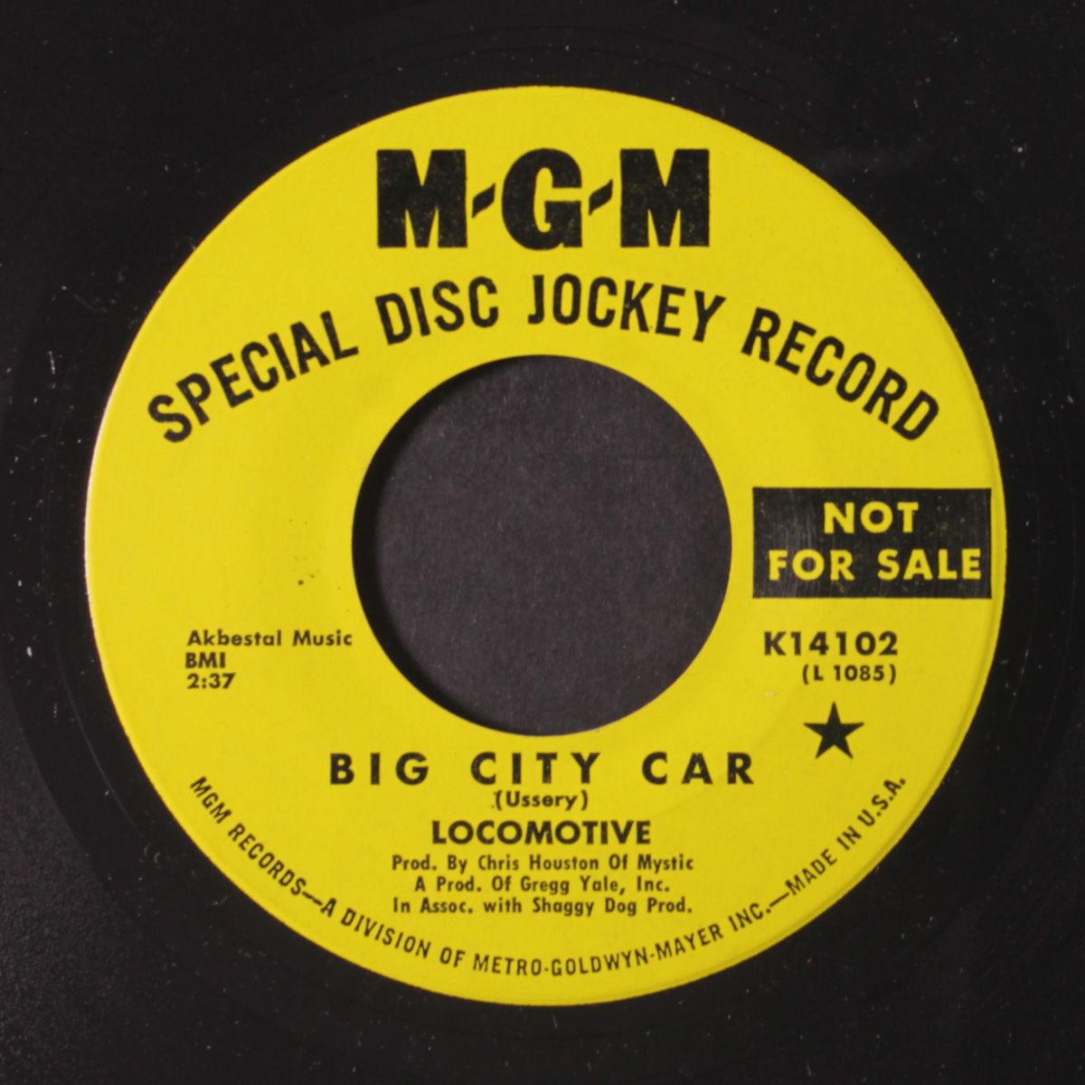 big city car / roberta by LOCOMOTIVE