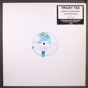 TRICKY TEE