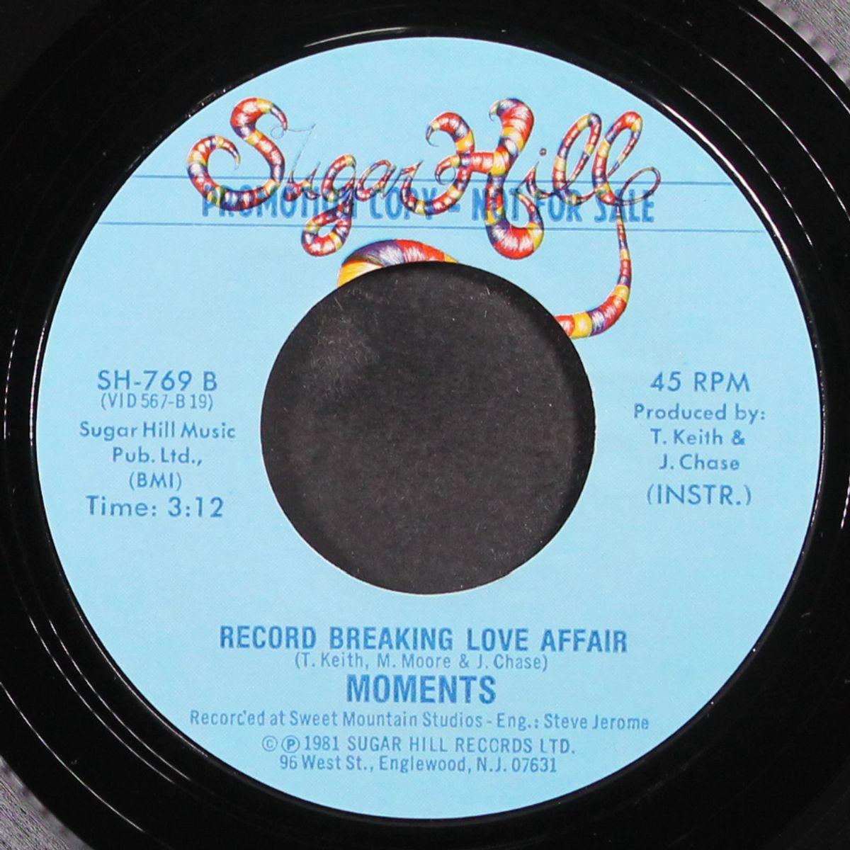record breaking love affair / short by MOMENTS