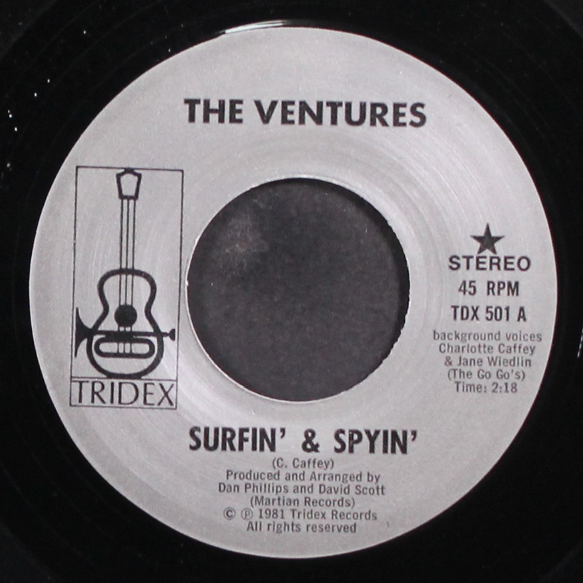 surfin' & spyin' / showdown at newport by VENTURES
