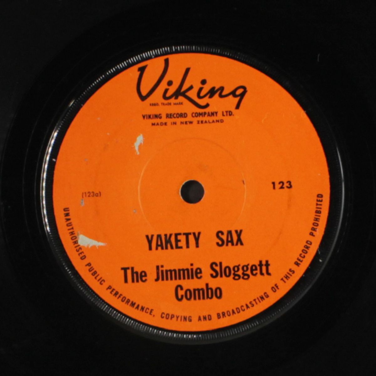 shake / yakety sax by JIMMIE SLOGGETT