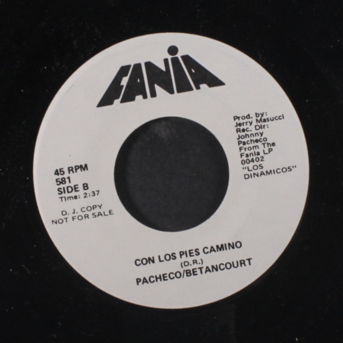 tu y tu guarapo / con los pies camino by PACHECO & BETANCOURT