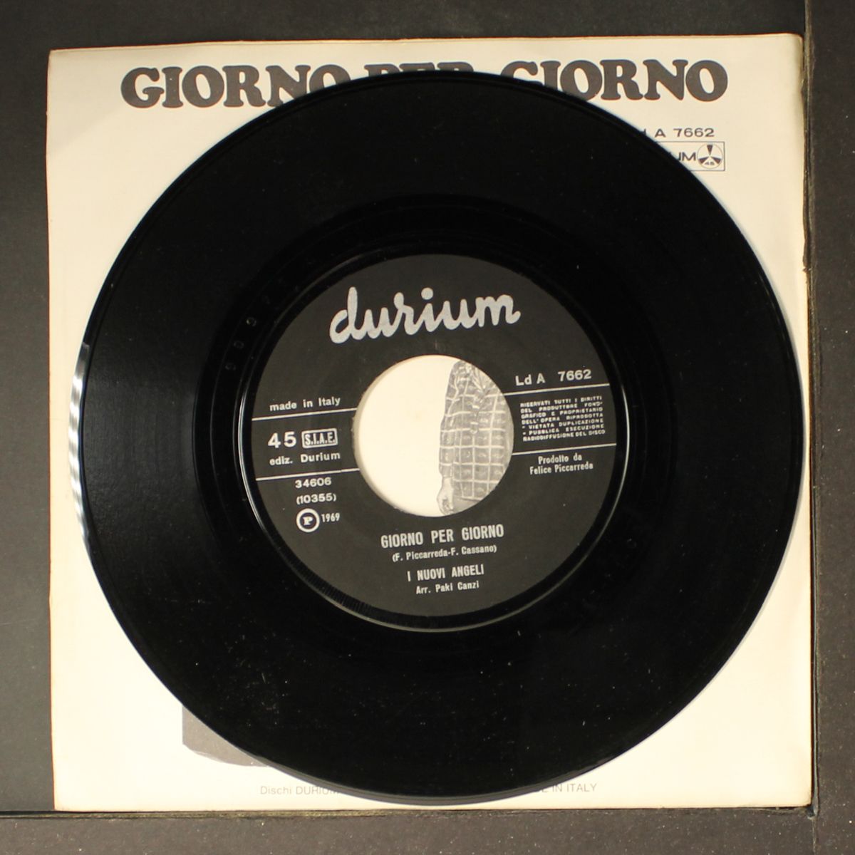 il dubbio / giorno per giorno by I NUOVI ANGELI