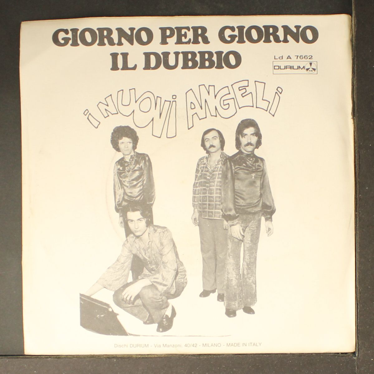 il dubbio / giorno per giorno by I NUOVI ANGELI