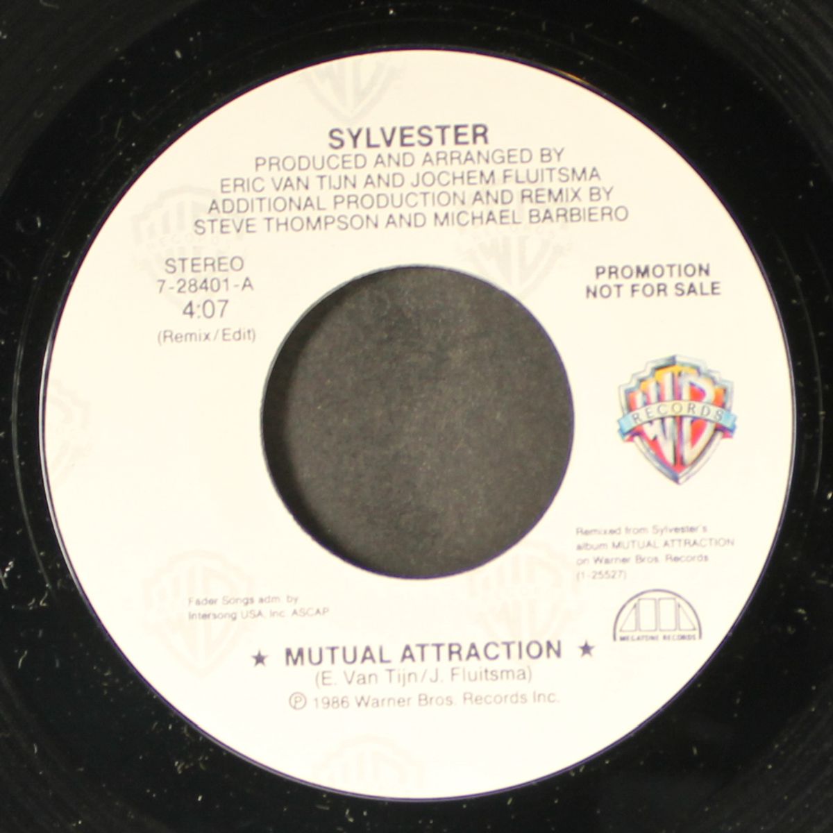mutual attraction / short by SYLVESTER