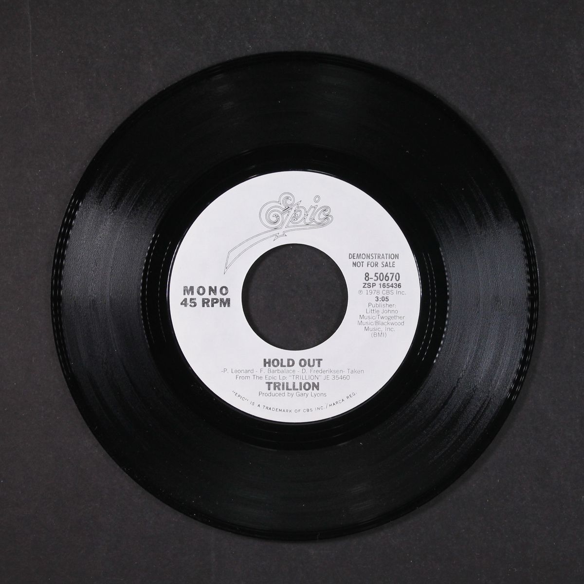hold out / mono by TRILLION