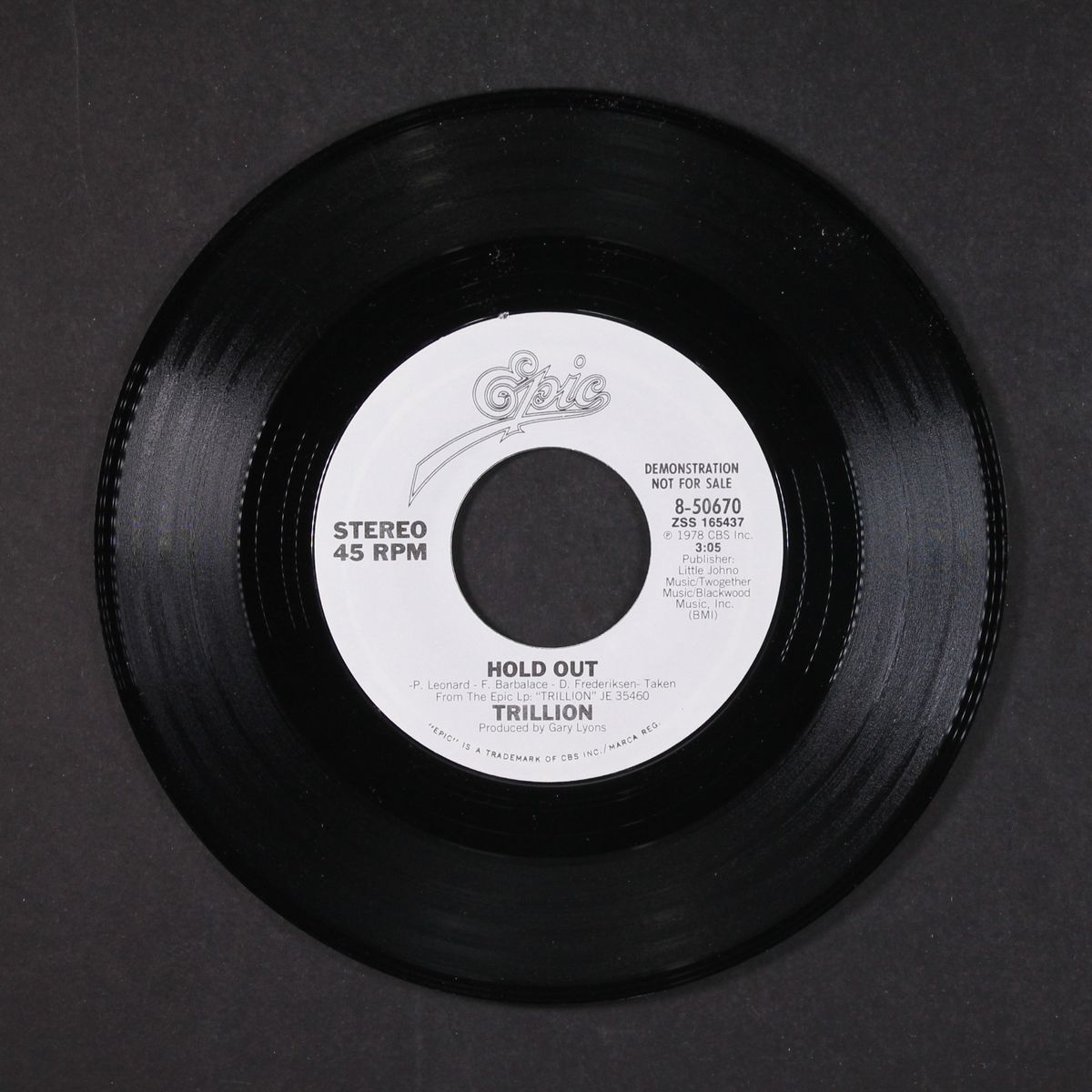hold out / mono by TRILLION