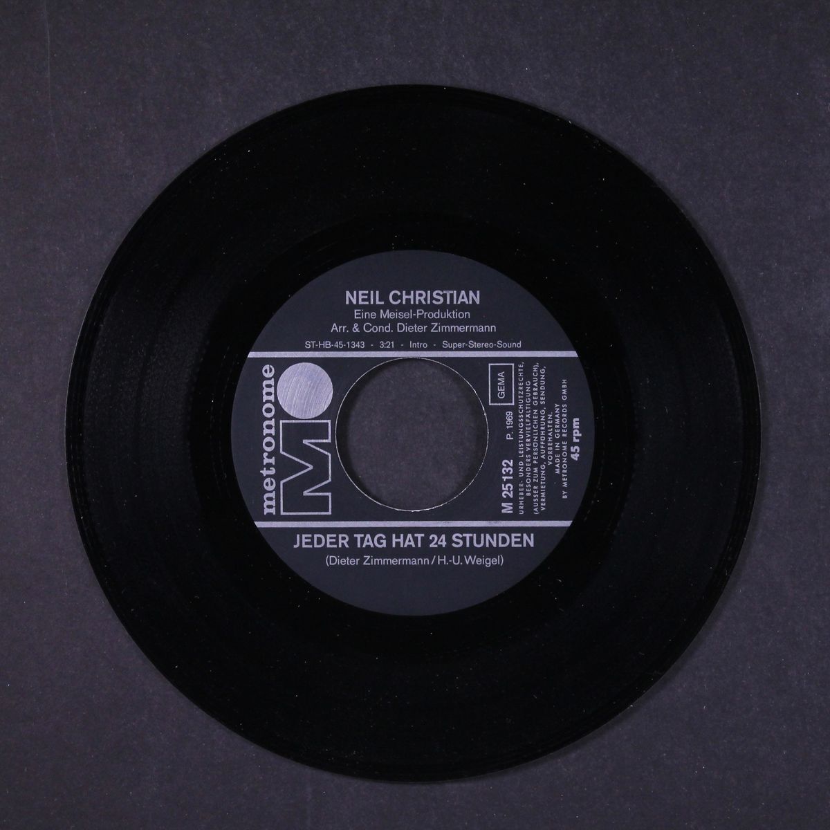 molly melone / jeder tag hat 24 stunden by NEIL CHRISTIAN