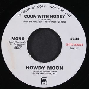 HOWDY MOON