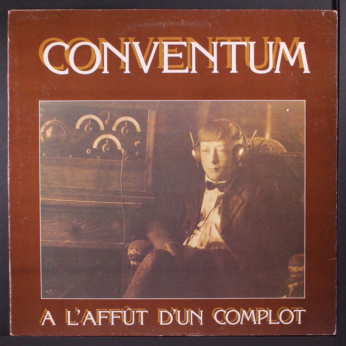 a l'affut d'un complot by CONVENTUM