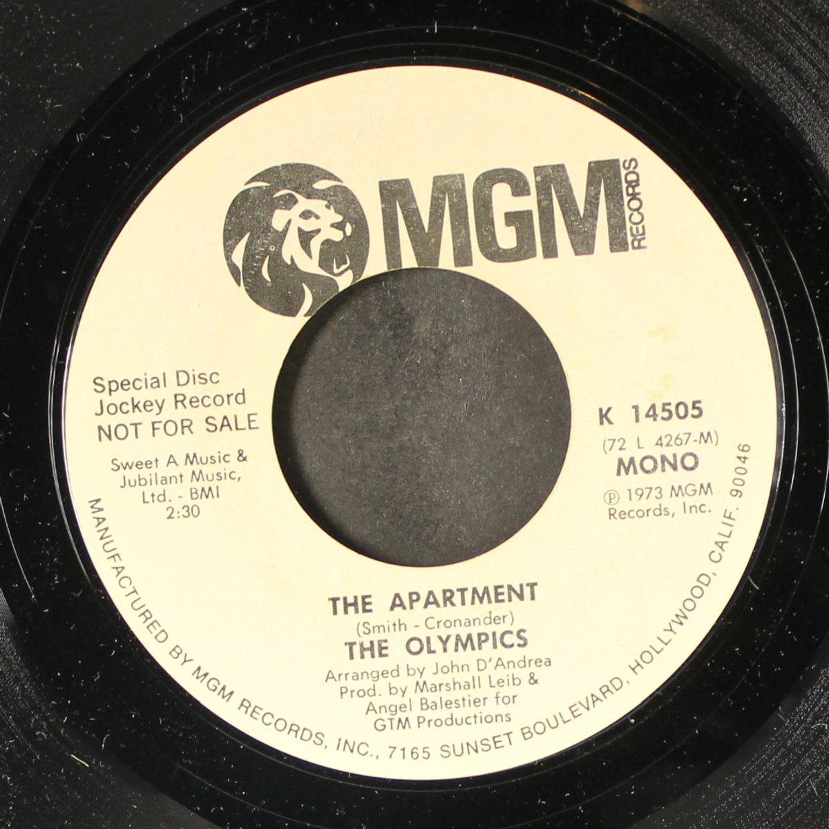the apartment / mono by OLYMPICS