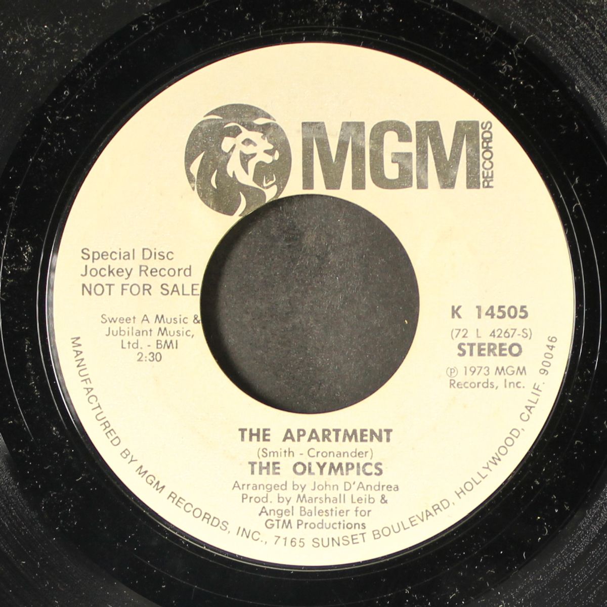 the apartment / mono by OLYMPICS