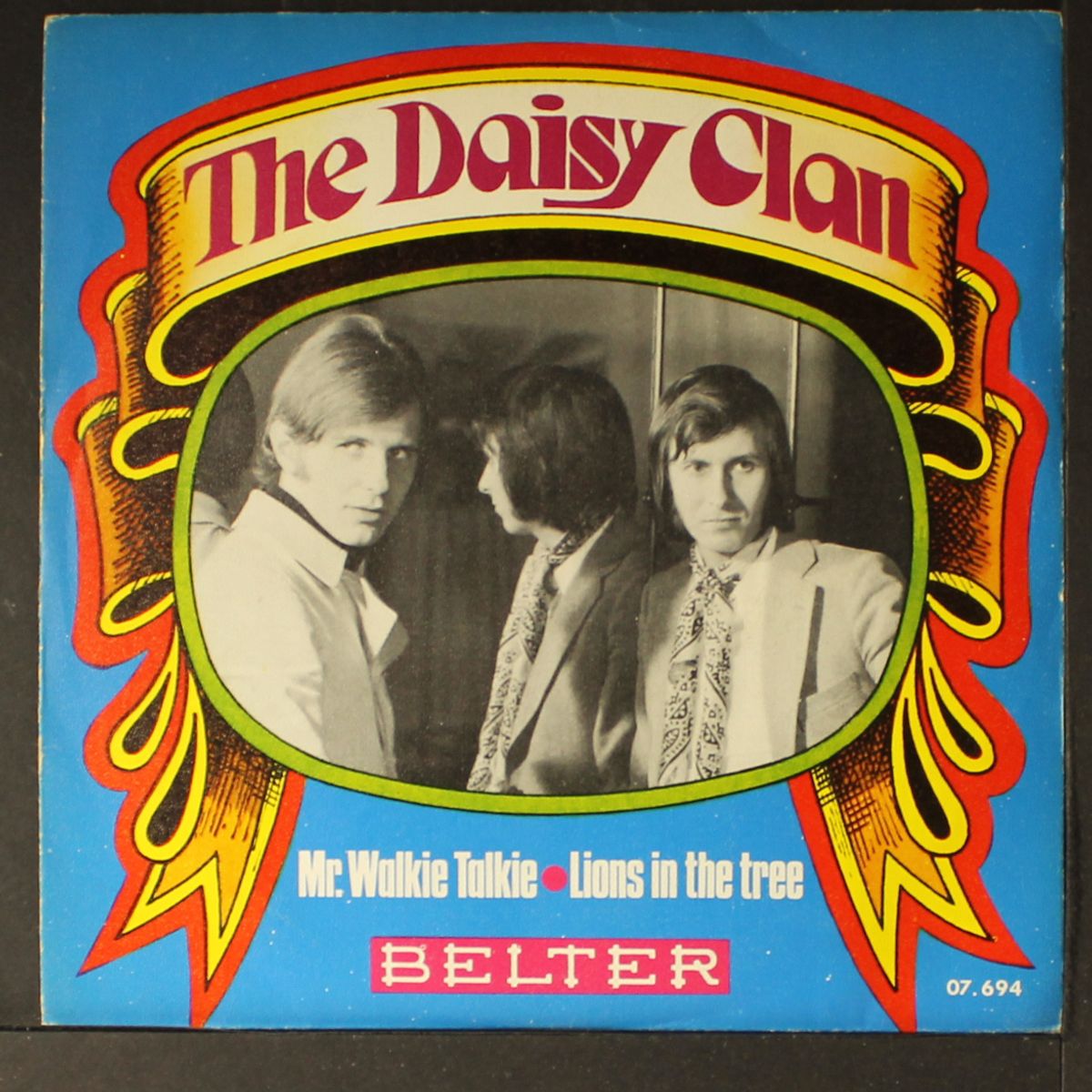 mr. walkie talie / lions in the tree by DAISY CLAN