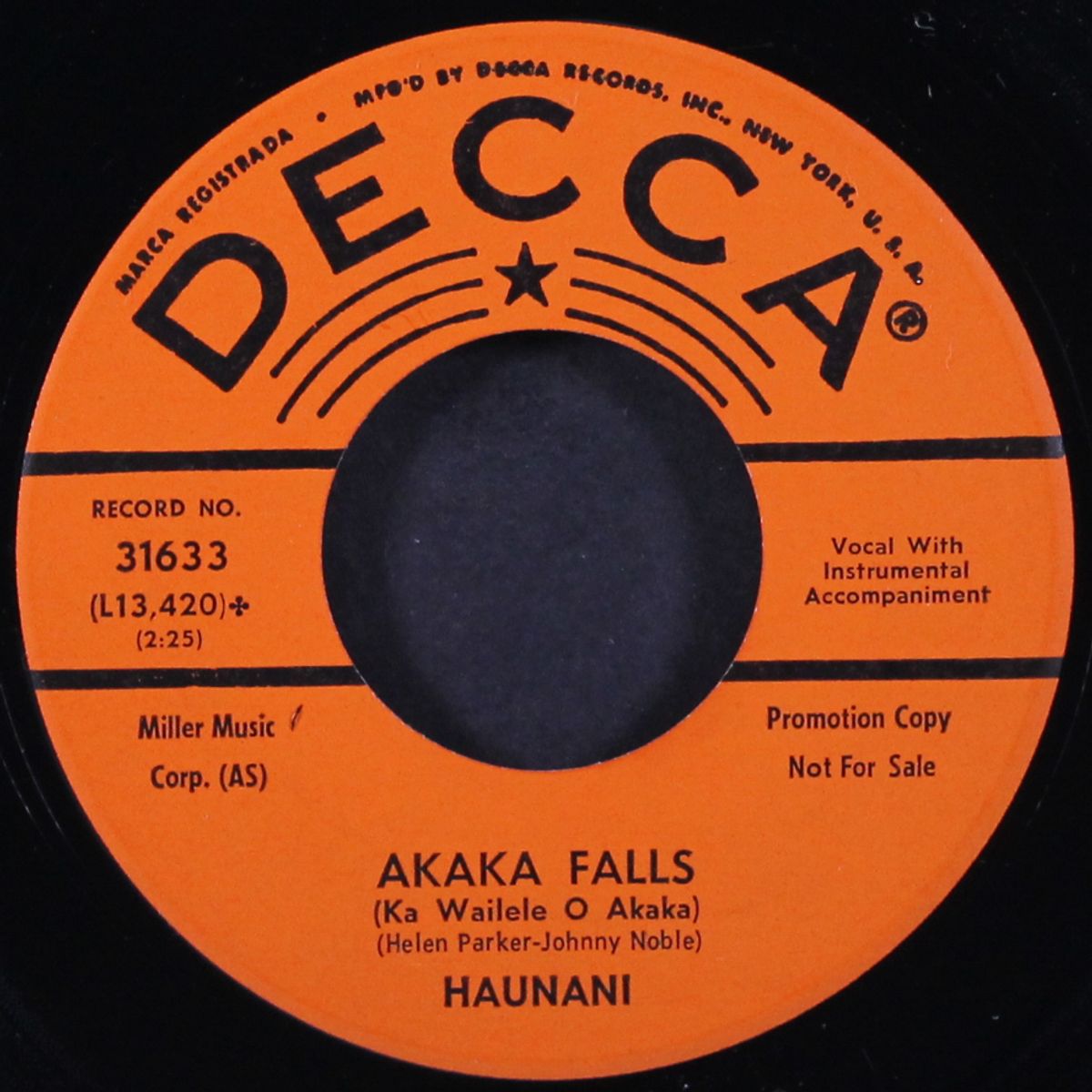 pearly shells / akaka falls by HAUNANI