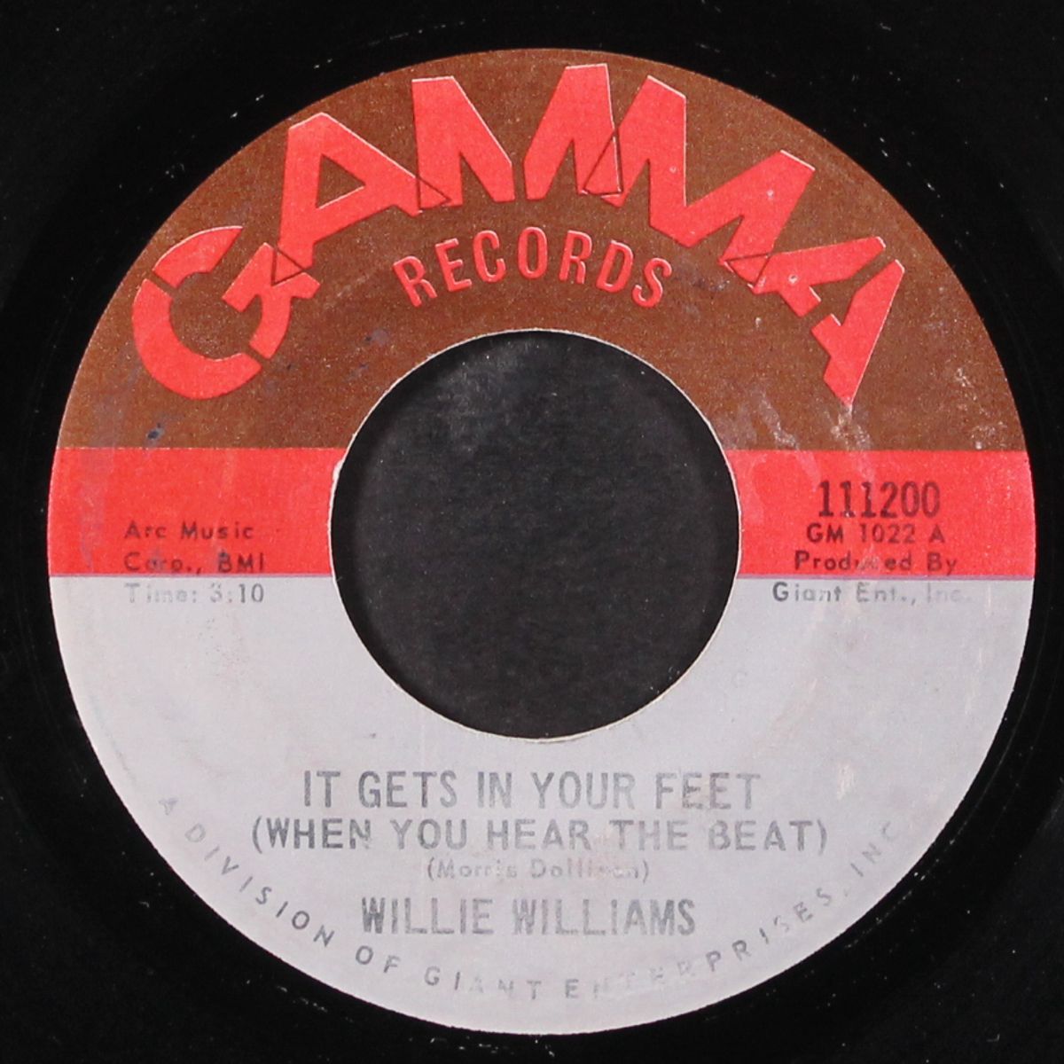 it gets in your feet / funky, chicken along with by WILLIE WILLIAMS