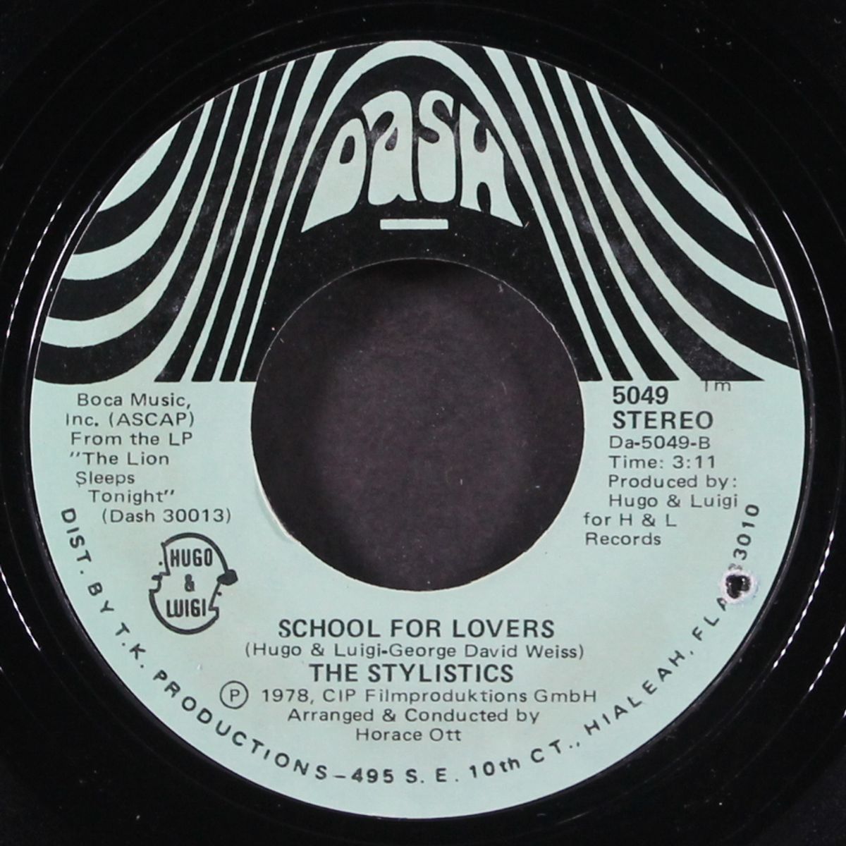 the lion sleeps tonight / school for lovers by STYLISTICS