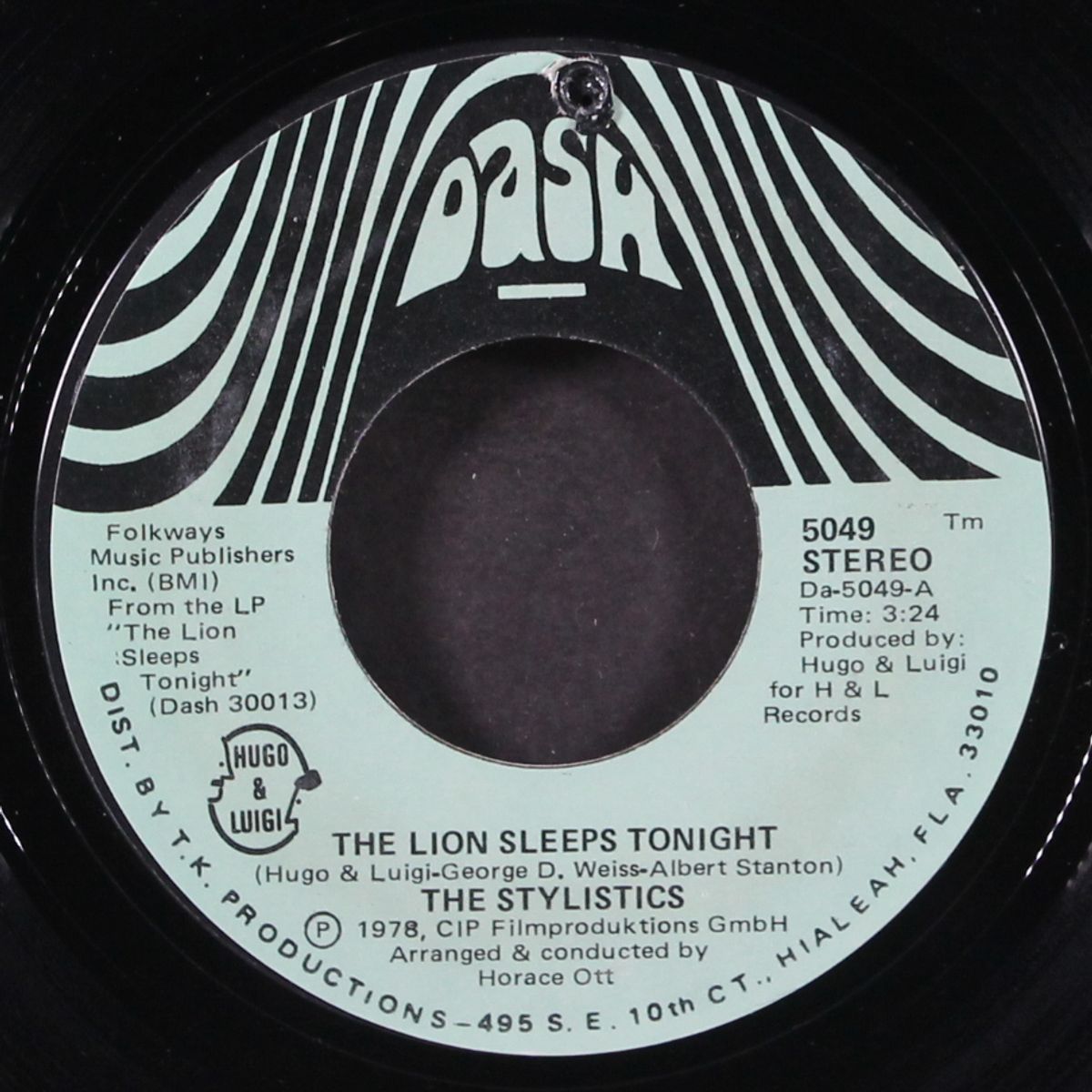 the lion sleeps tonight / school for lovers by STYLISTICS