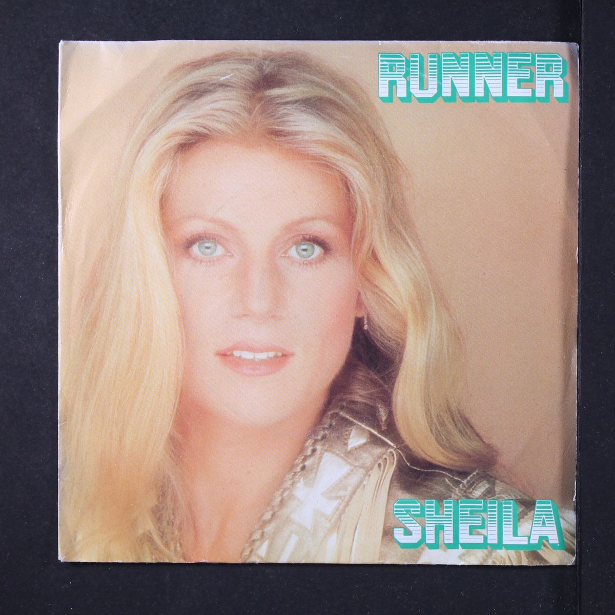 runner / same by SHEILA