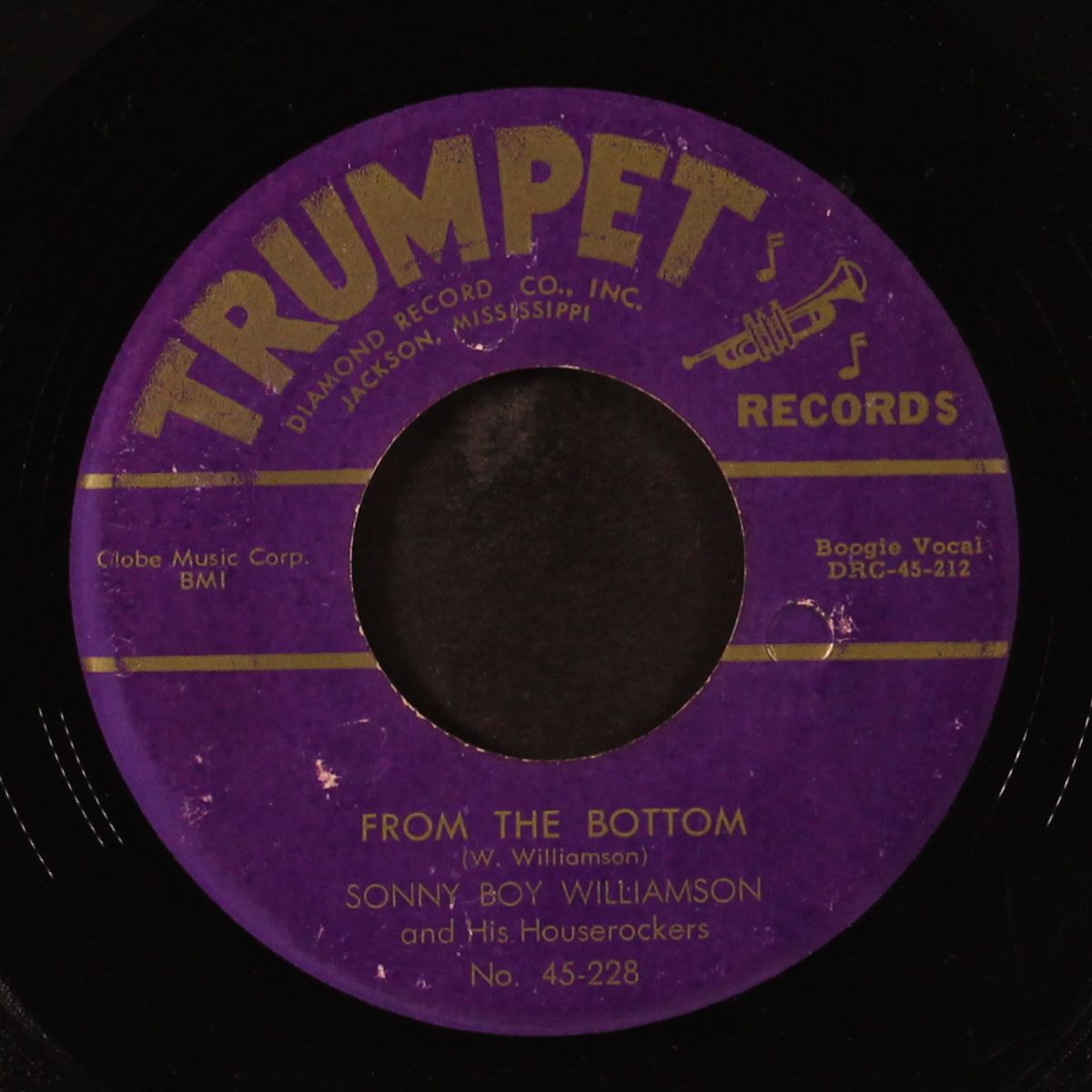 empty bedroom / from the bottom by SONNY BOY WILLIAMSON