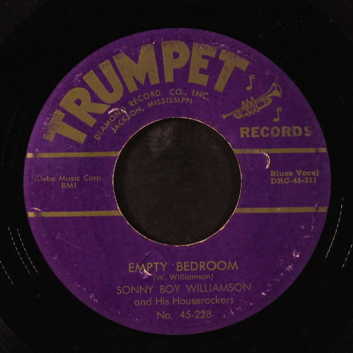 empty bedroom / from the bottom by SONNY BOY WILLIAMSON