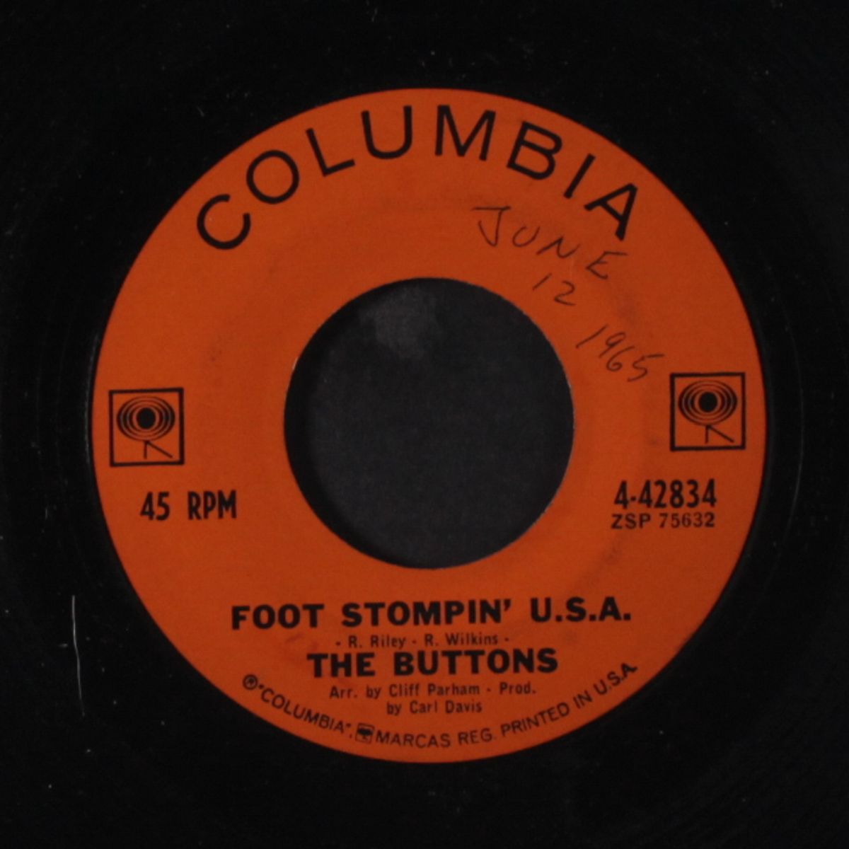foot stompin' u.s.a. / walk away girk by BUTTONS