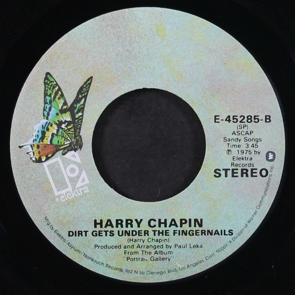 tangled up puppet / dirt gets under the fingernails by HARRY CHAPIN