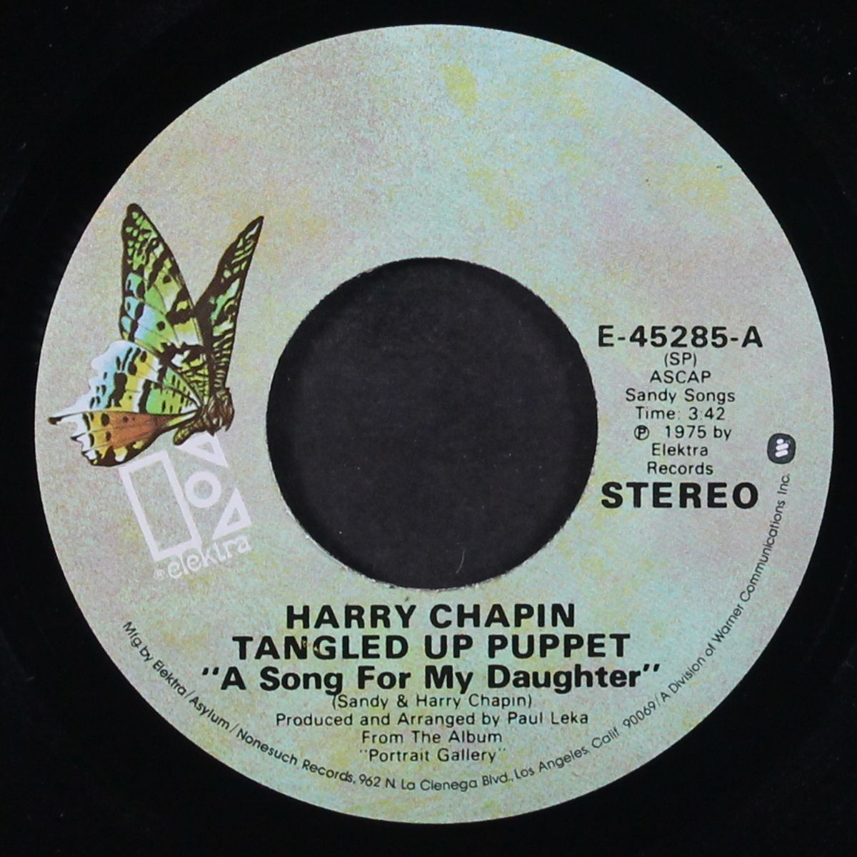 tangled up puppet / dirt gets under the fingernails by HARRY CHAPIN