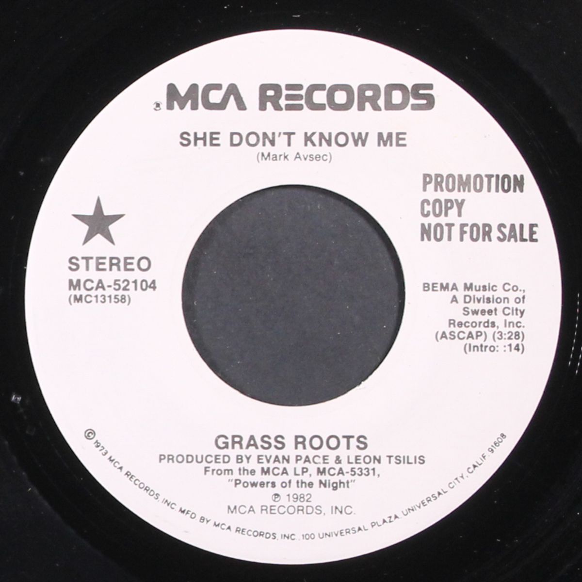 she don't know me by GRASS ROOTS