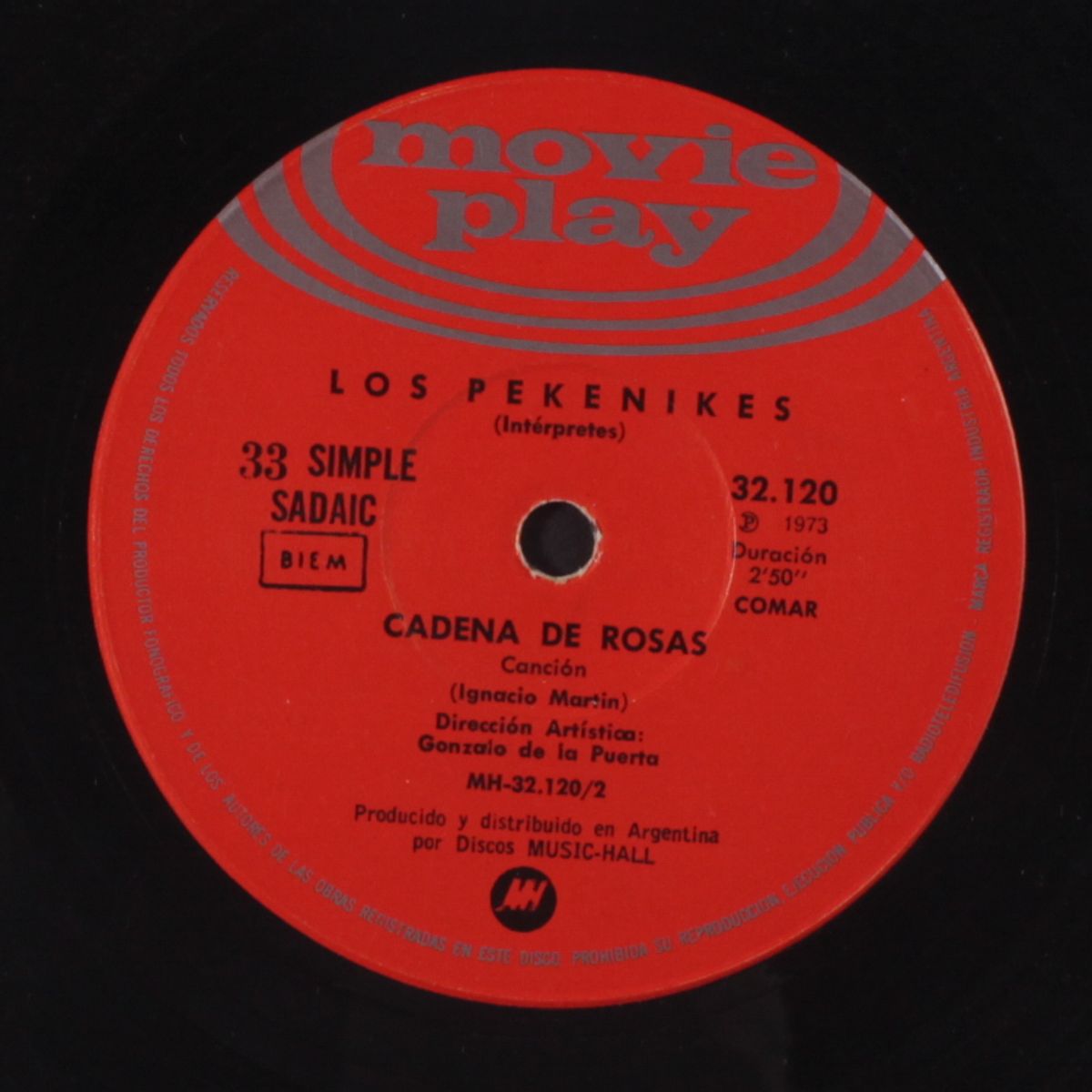 cadena de rosas / caja de pimenta by LOS PEKENIKES