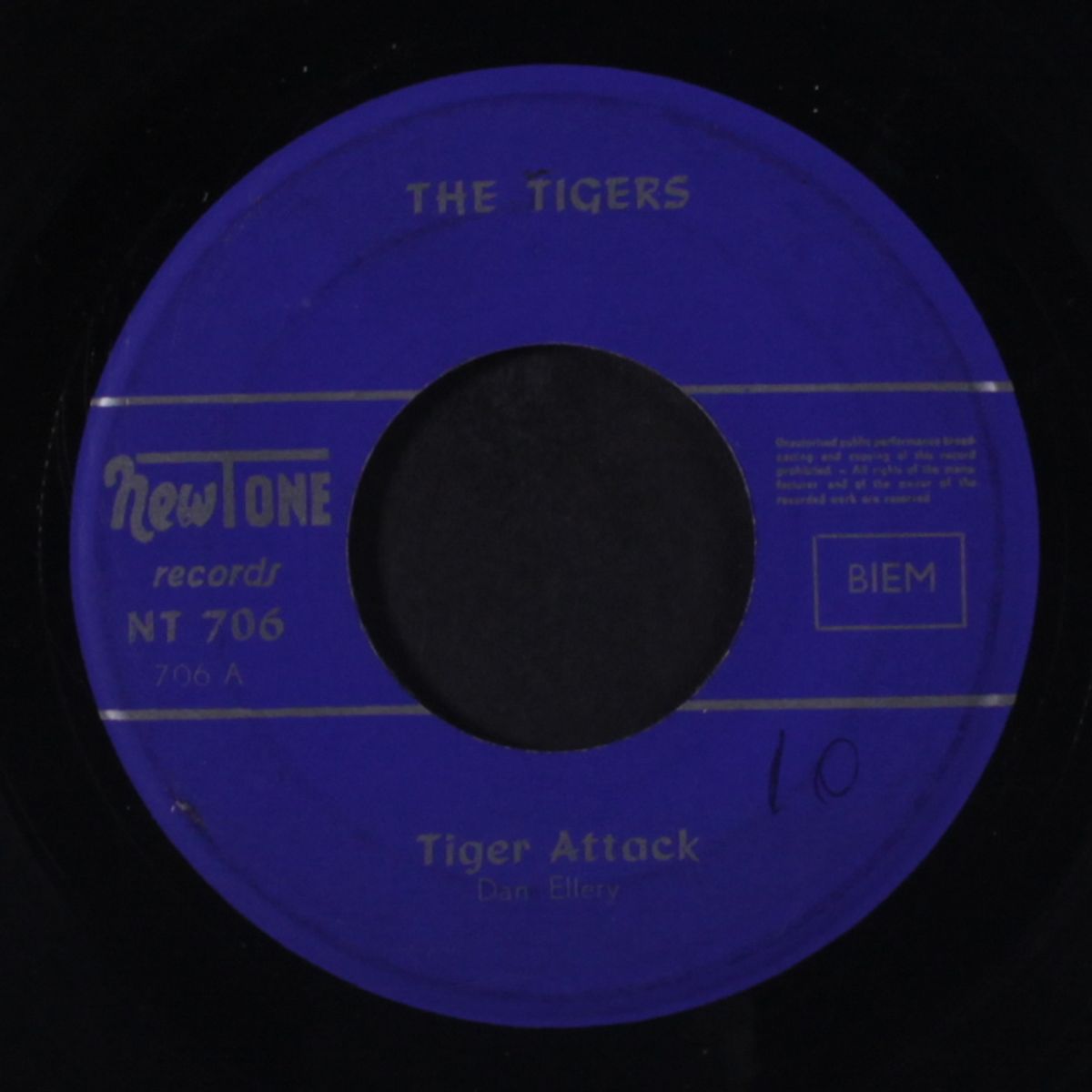 tiger attack / long trail by TIGERS