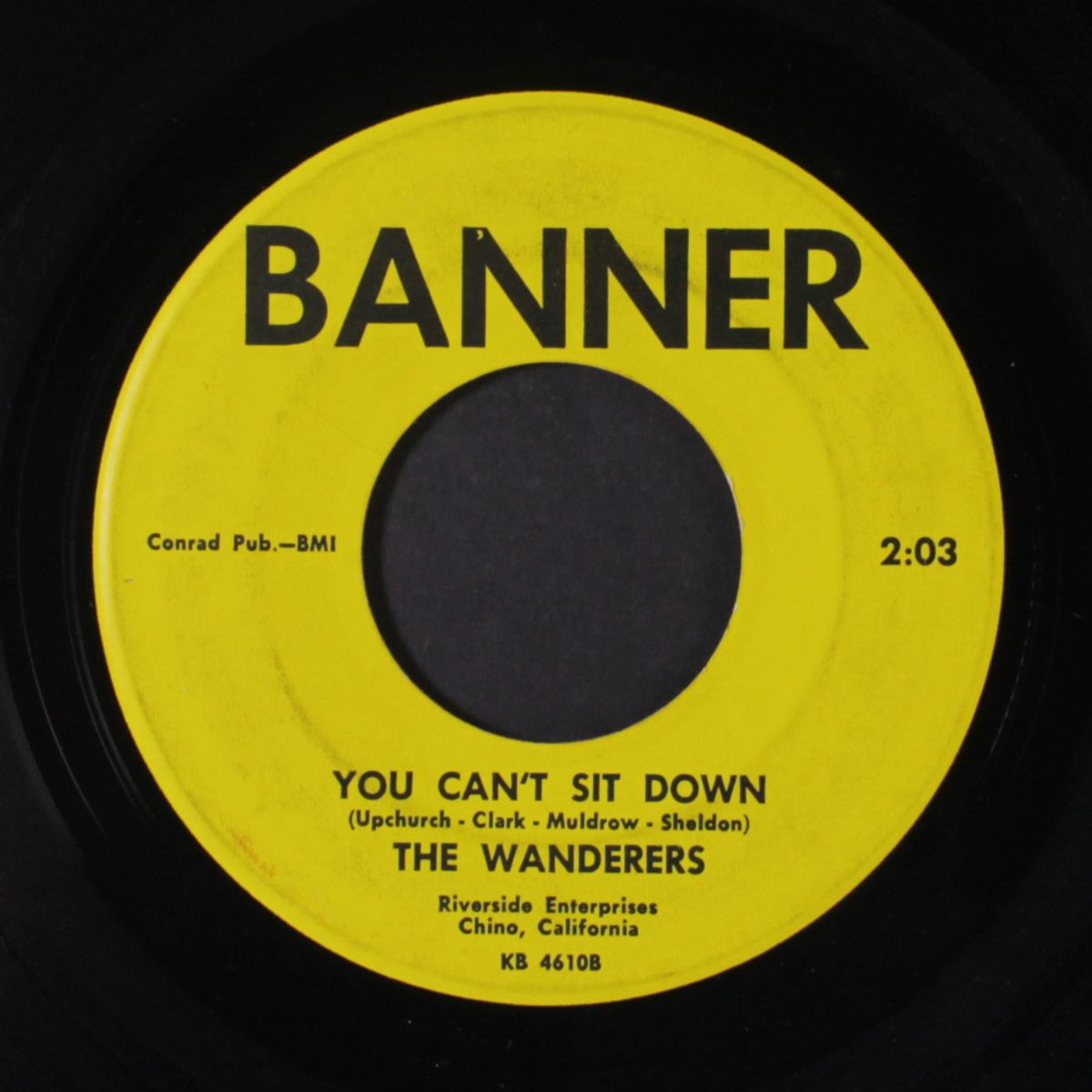 can't sit down / delta airlines by WANDERERS