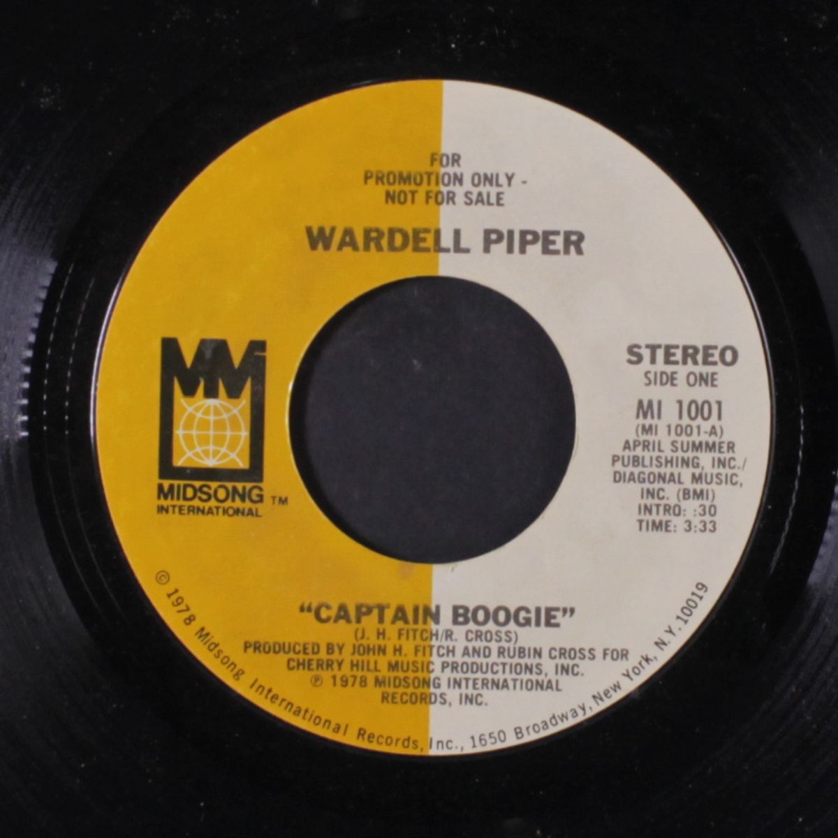 captain boogie / short by WARDELL PIPER