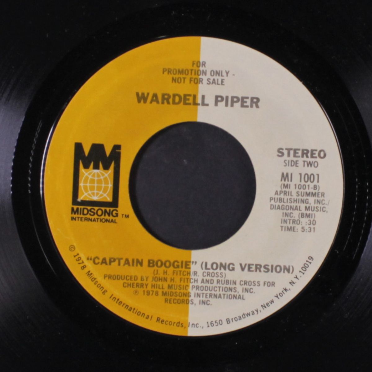 captain boogie / short by WARDELL PIPER