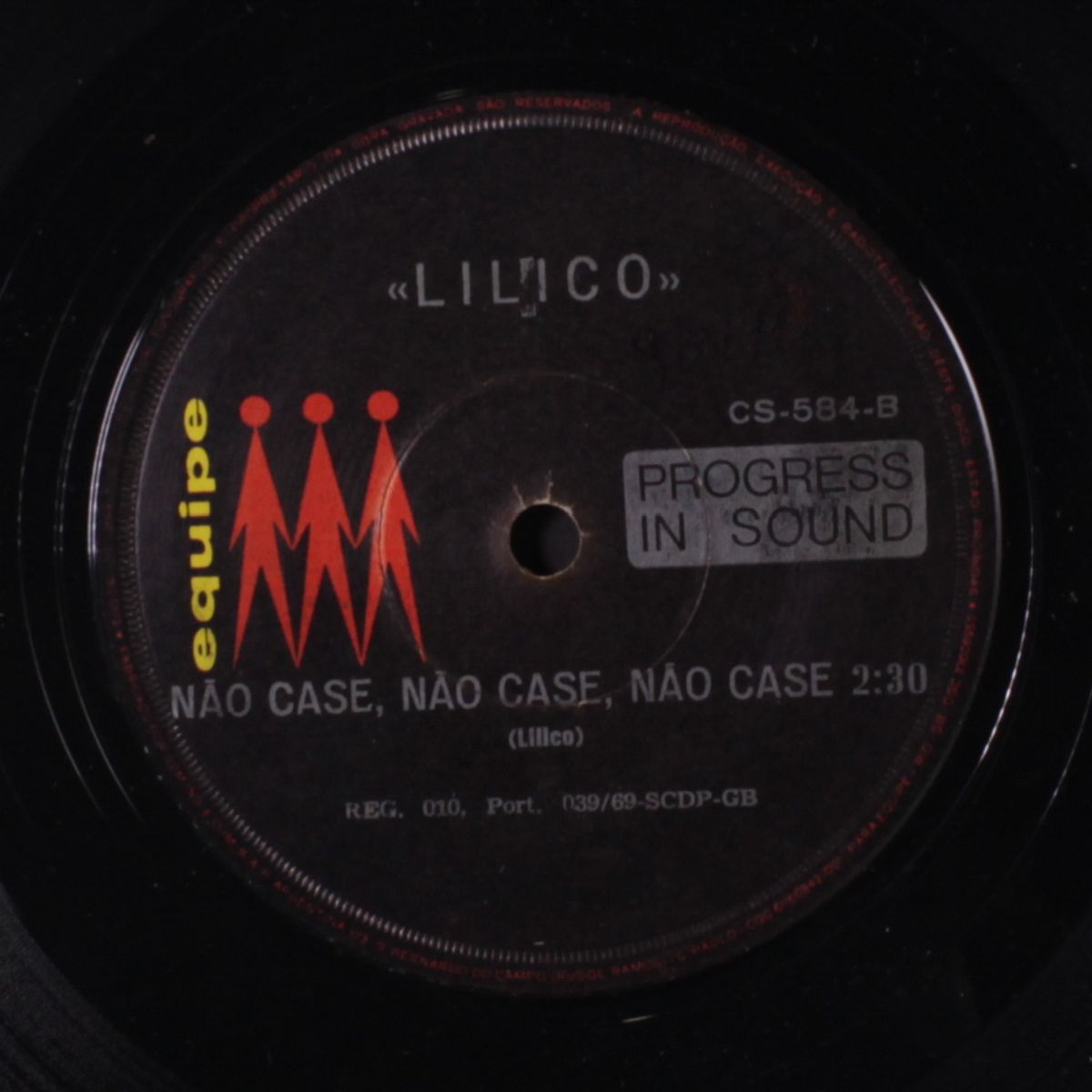 trabalhas na casa? / nao case, nao case, nao case by LILICO