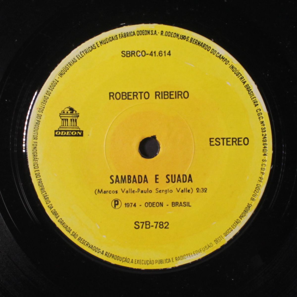 zaquia jorge . . . / sambada e suada by ROBERTO RIBEIRO