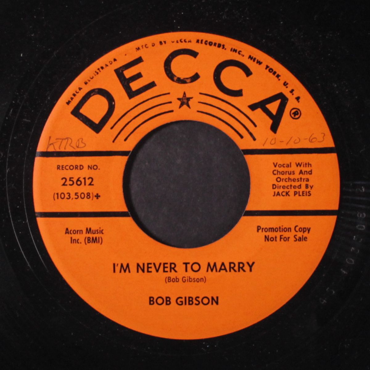 i'm never to marry / marching to pretoria by BOB GIBSON