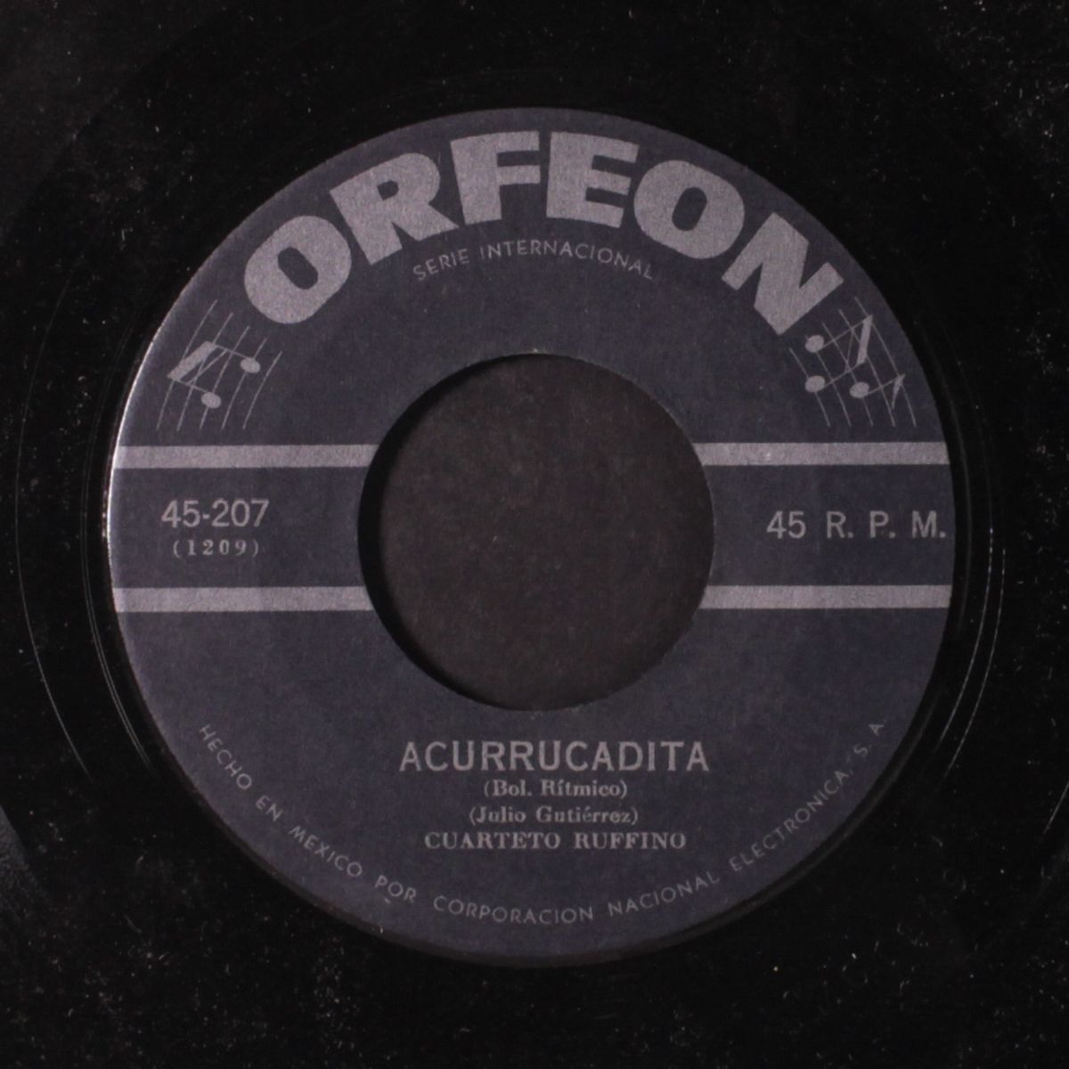 acurrucadita / clavelitos by CUARTETO RUFFINO